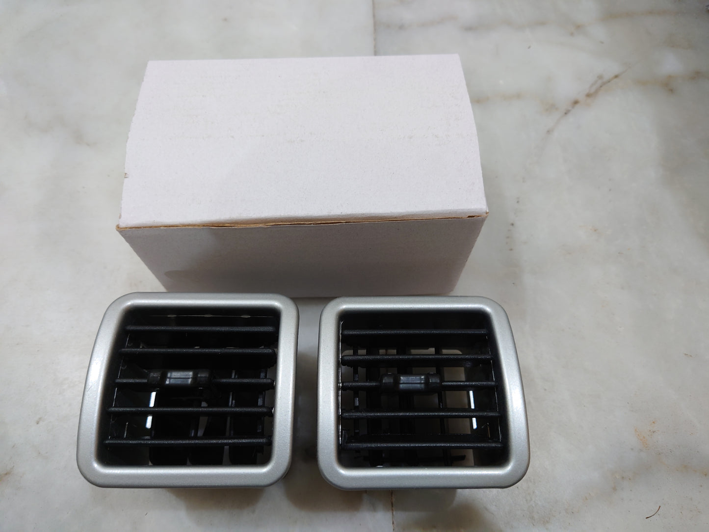 Suzuki Cultus Silver AC grills