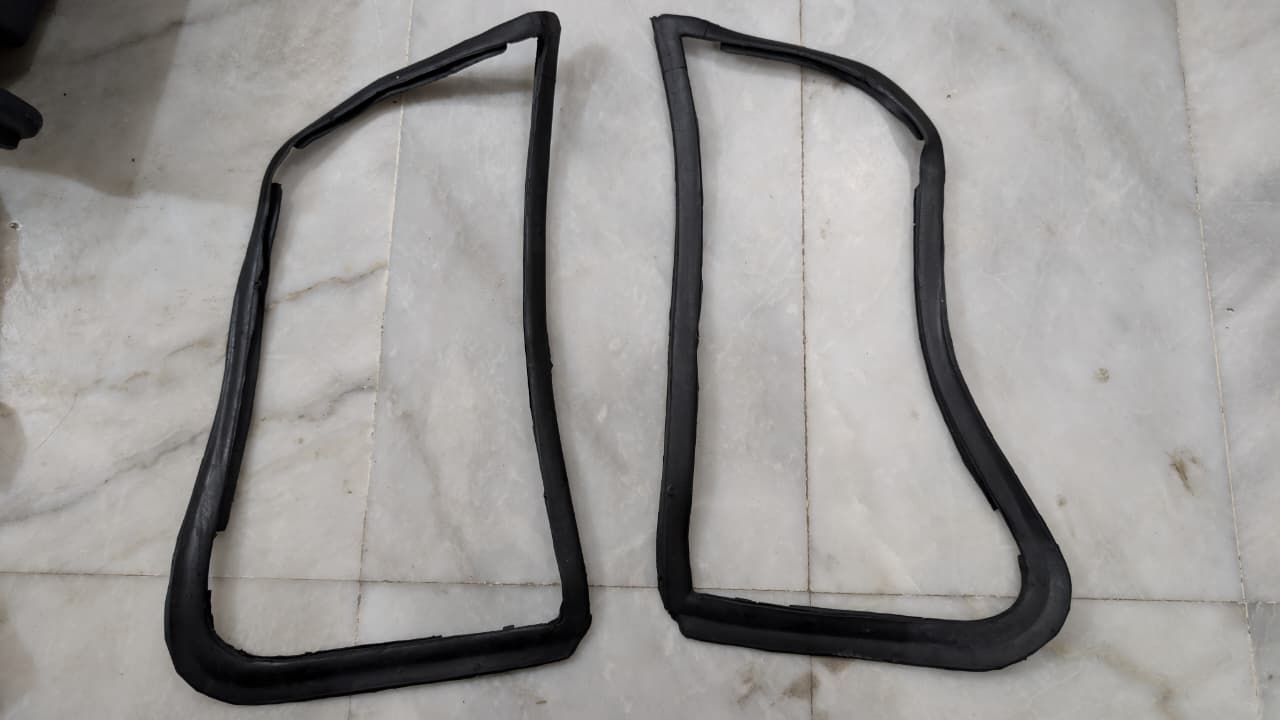 Suzuki Khyber quarter glass rubber