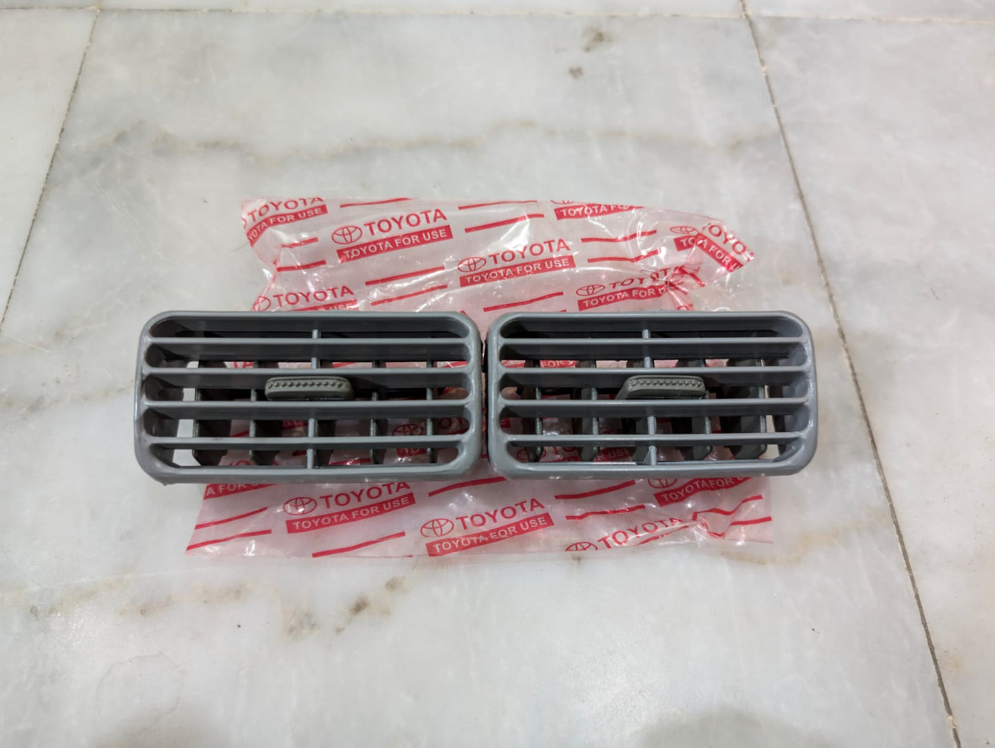 Toyota corolla 2006 model AC grill