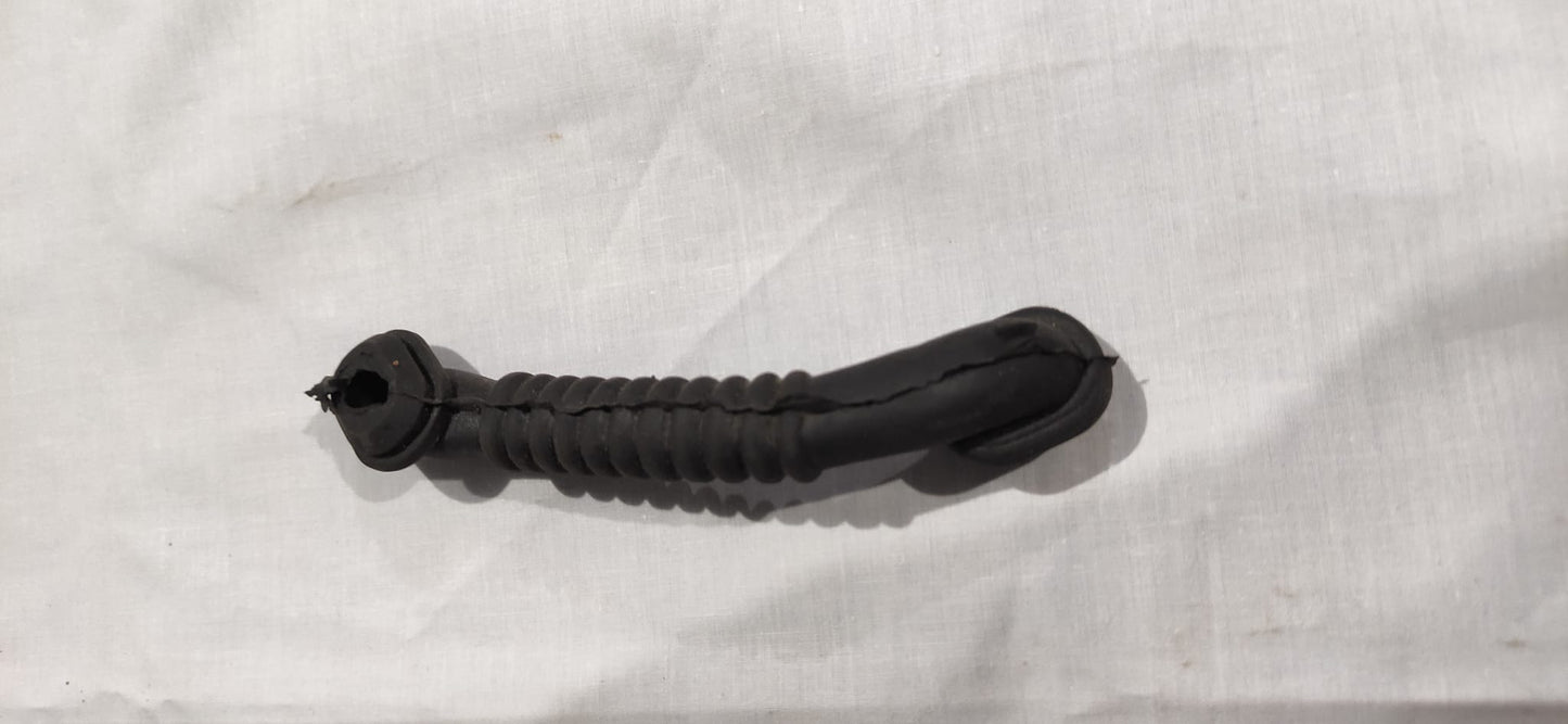 Suzuki Cultus trunk wiring rubber