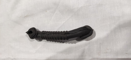 Suzuki Cultus trunk wiring rubber