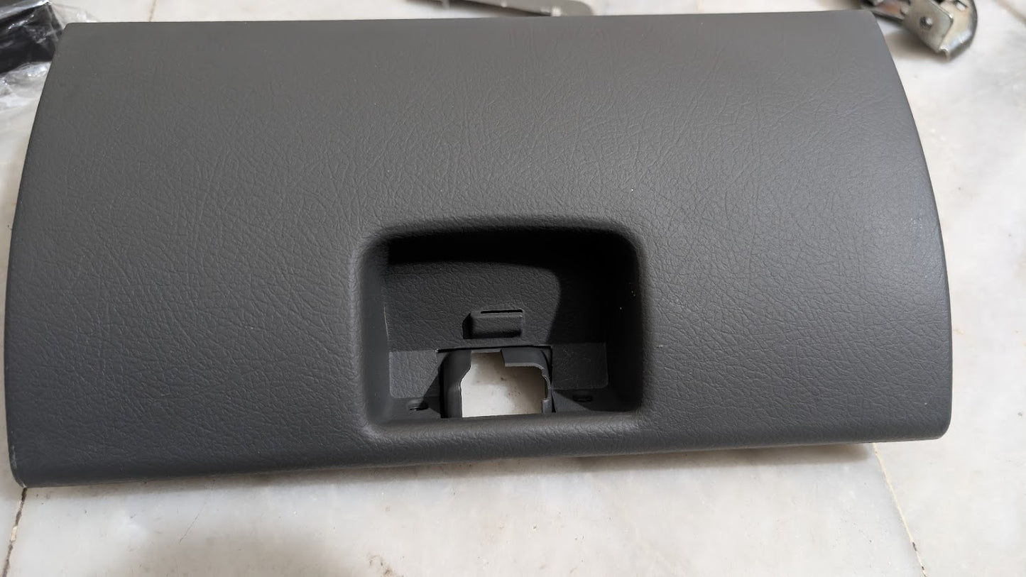 Suzuki Cultus dashboard glove box cover
