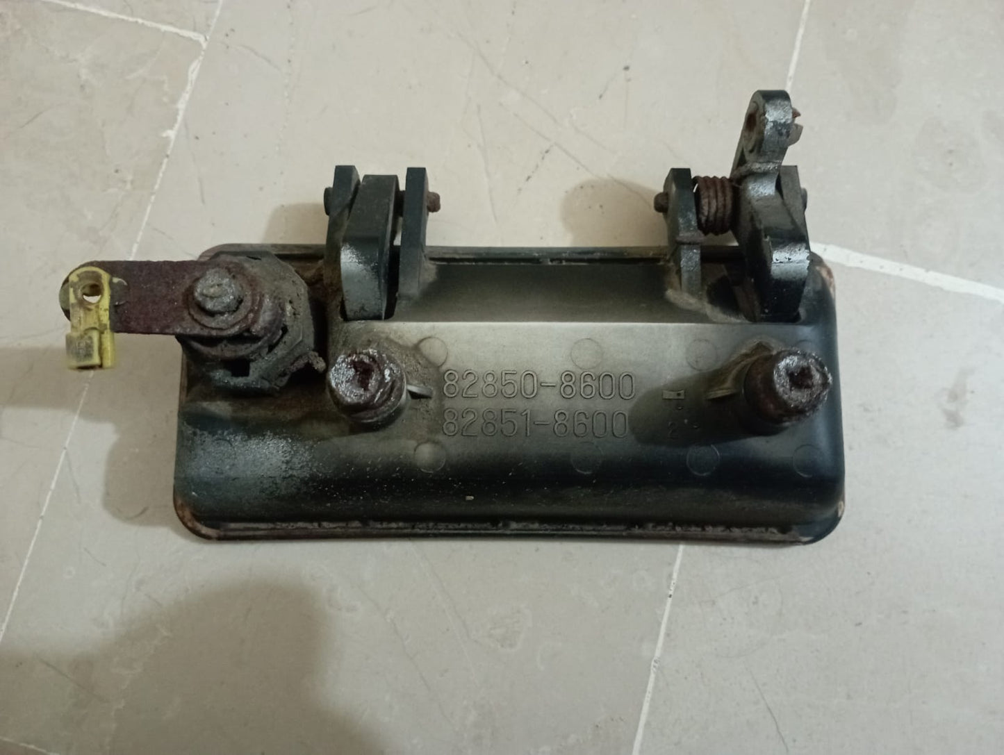 Suzuki Khyber Trunk handle
