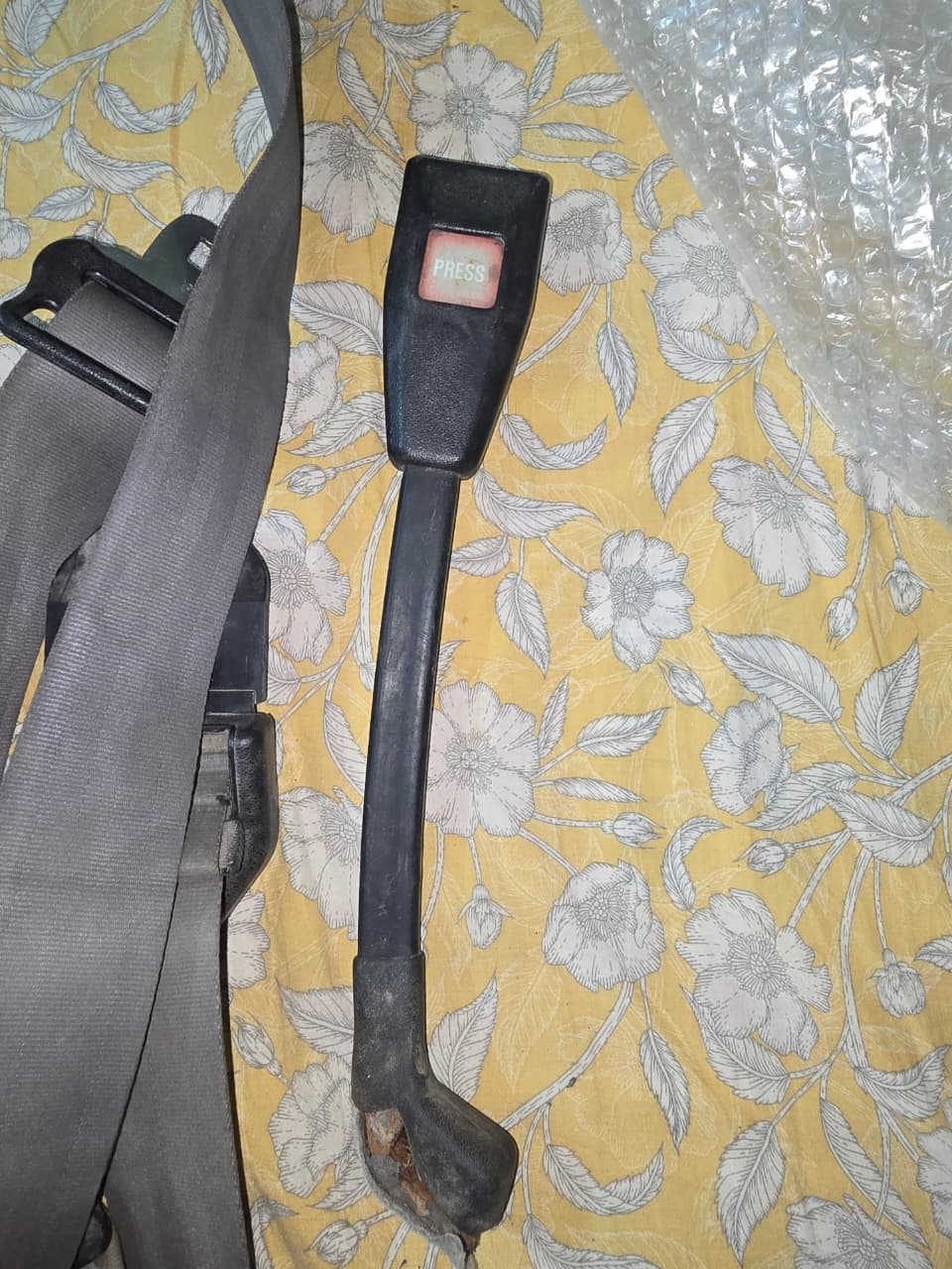 Suzuki Khyber seat belts