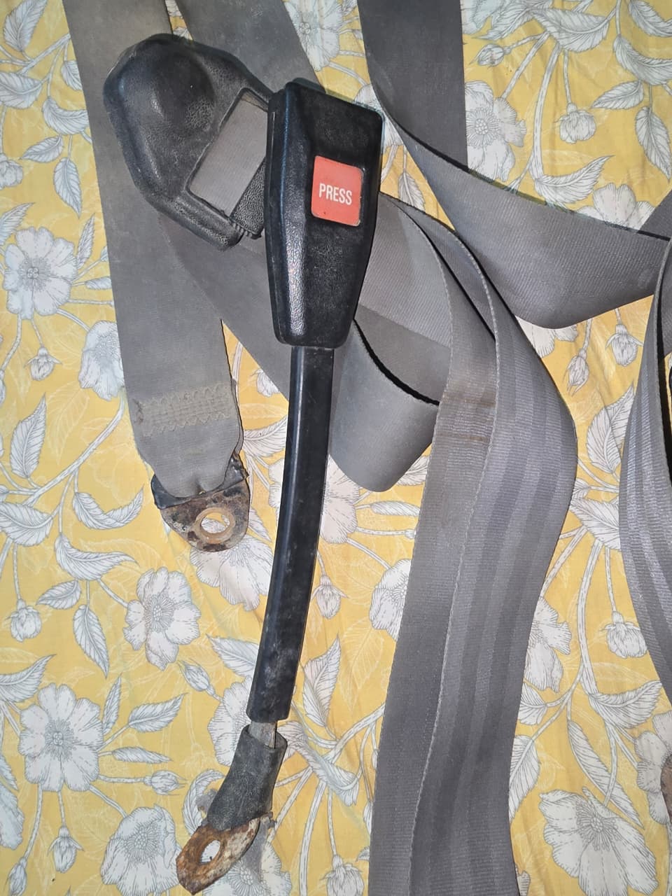 Suzuki Khyber seat belts