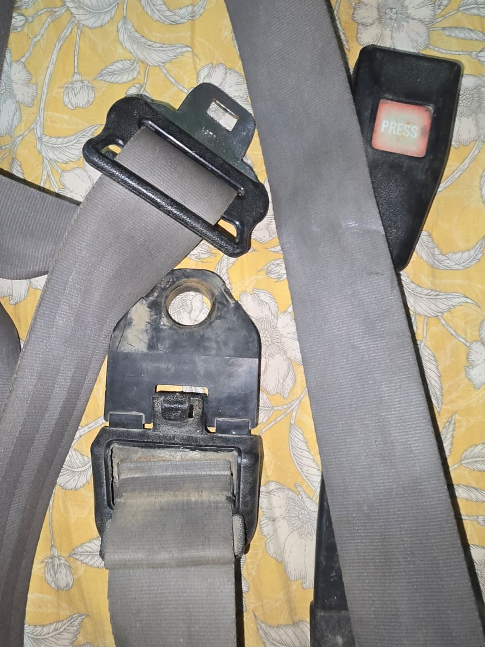 Suzuki Khyber seat belts