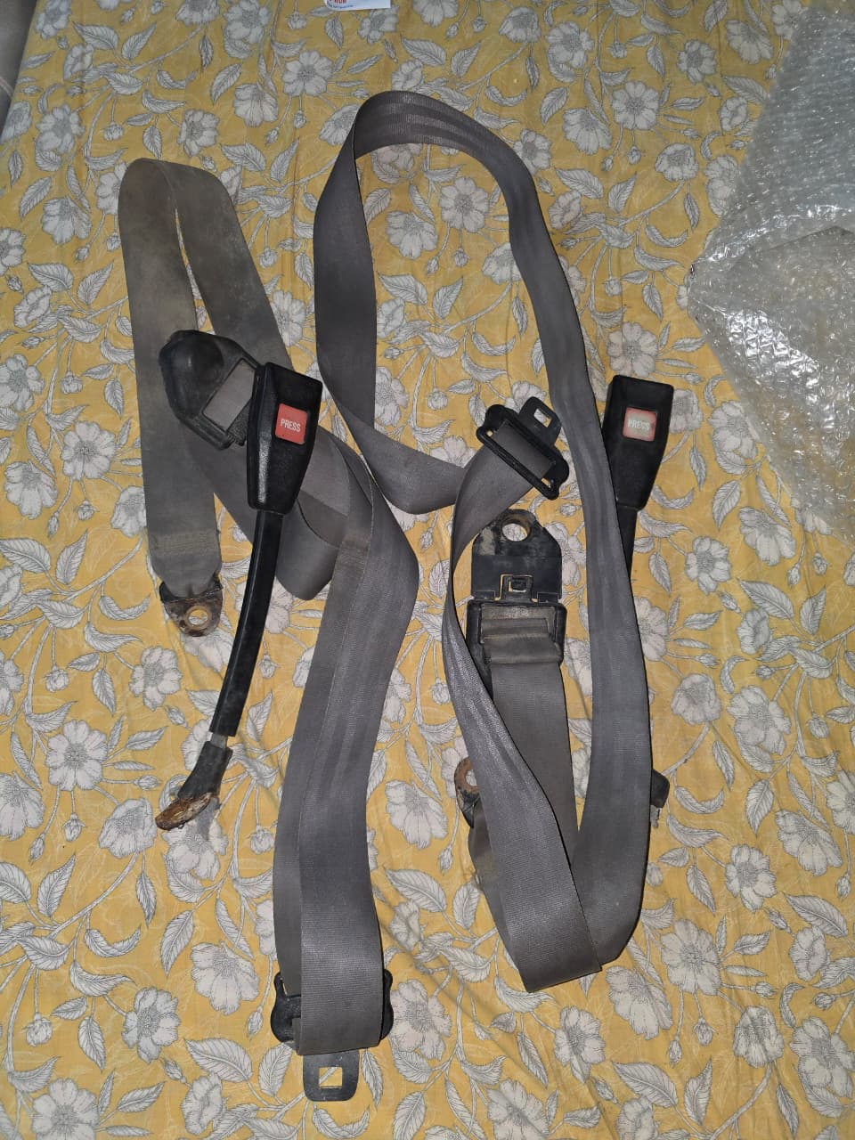 Suzuki Khyber seat belts