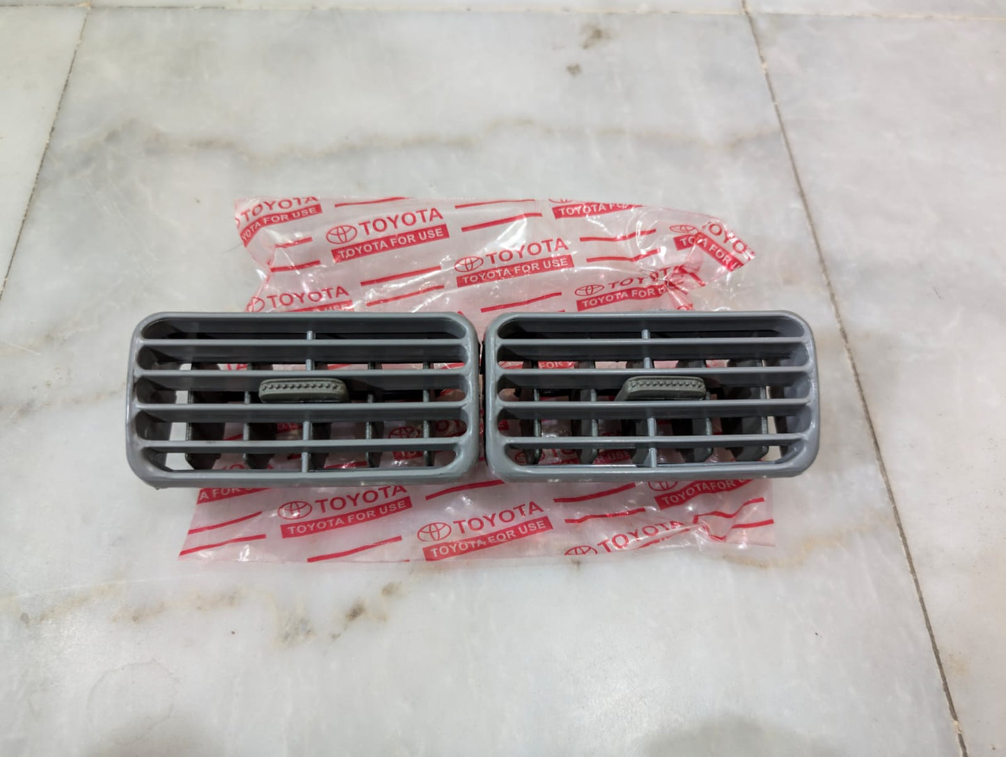 Toyota corolla 2006 model AC grill