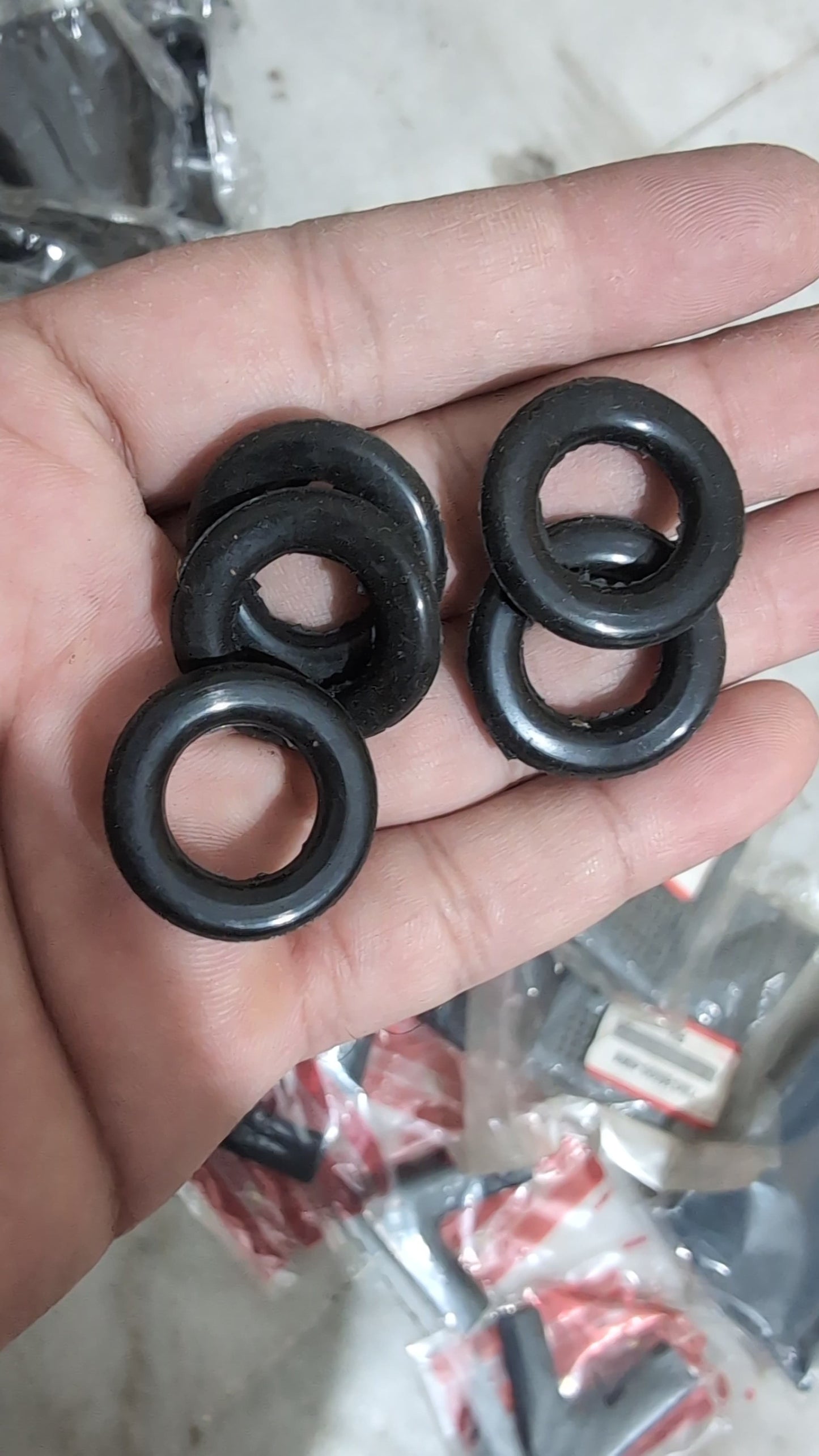 Suzuki Cultus trunk lock ring